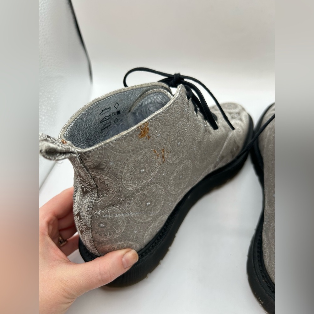 RARE VINTAGE Dr. Martens Made in England Bev 4-Eye Silk Boots Metallic silver 9 - Picture 15 of 15